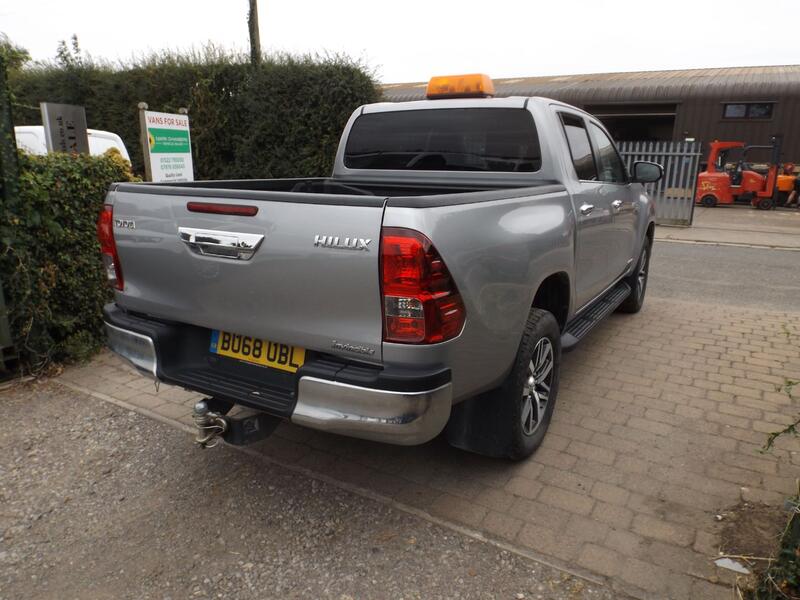 TOYOTA HILUX