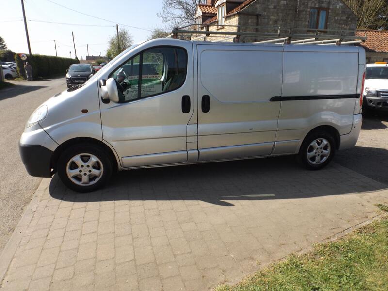 VAUXHALL VIVARO