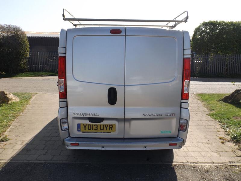 VAUXHALL VIVARO