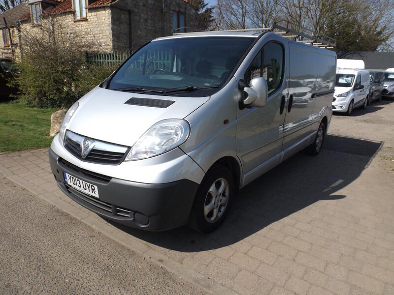 VAUXHALL VIVARO