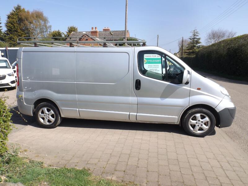 VAUXHALL VIVARO