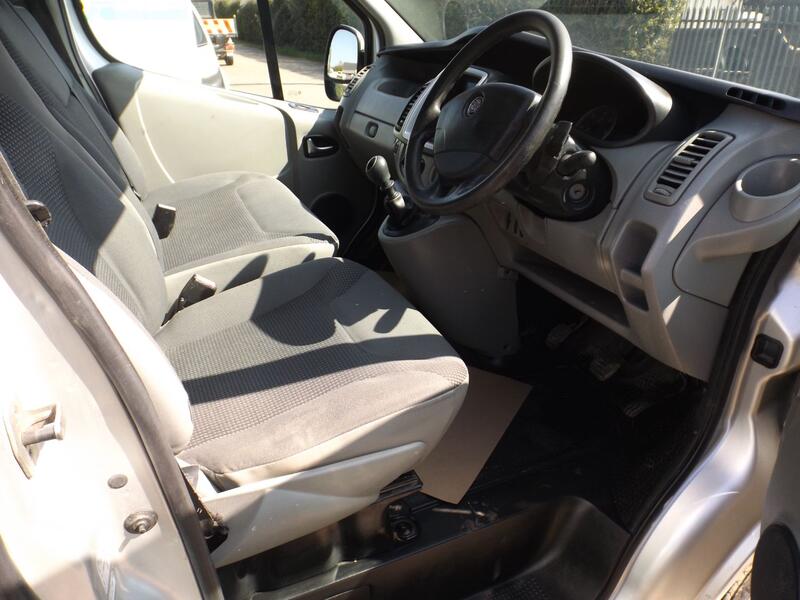 VAUXHALL VIVARO